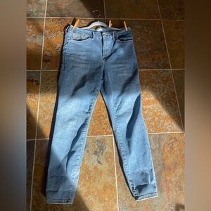 GOOD American LEGS STRAIGHT JEANS
Blue jeans